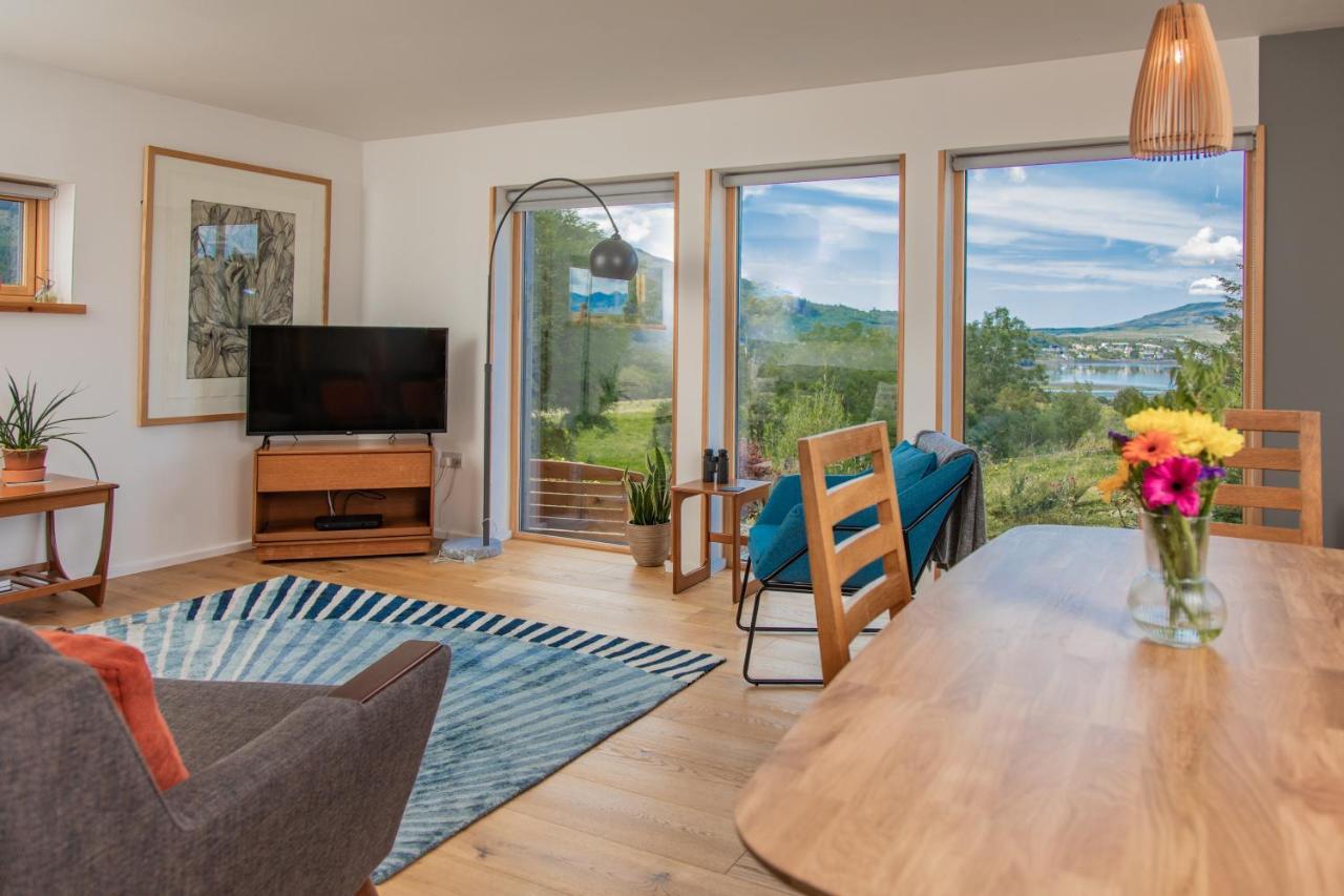 Cuillrigh - Luxury House, Loch & Mountain Views Villa Portree Bagian luar foto