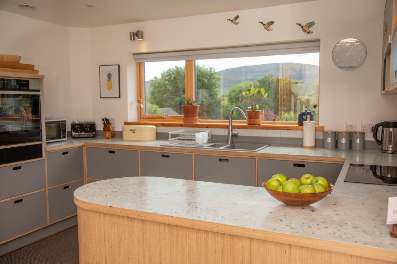 Cuillrigh - Luxury House, Loch & Mountain Views Villa Portree Bagian luar foto