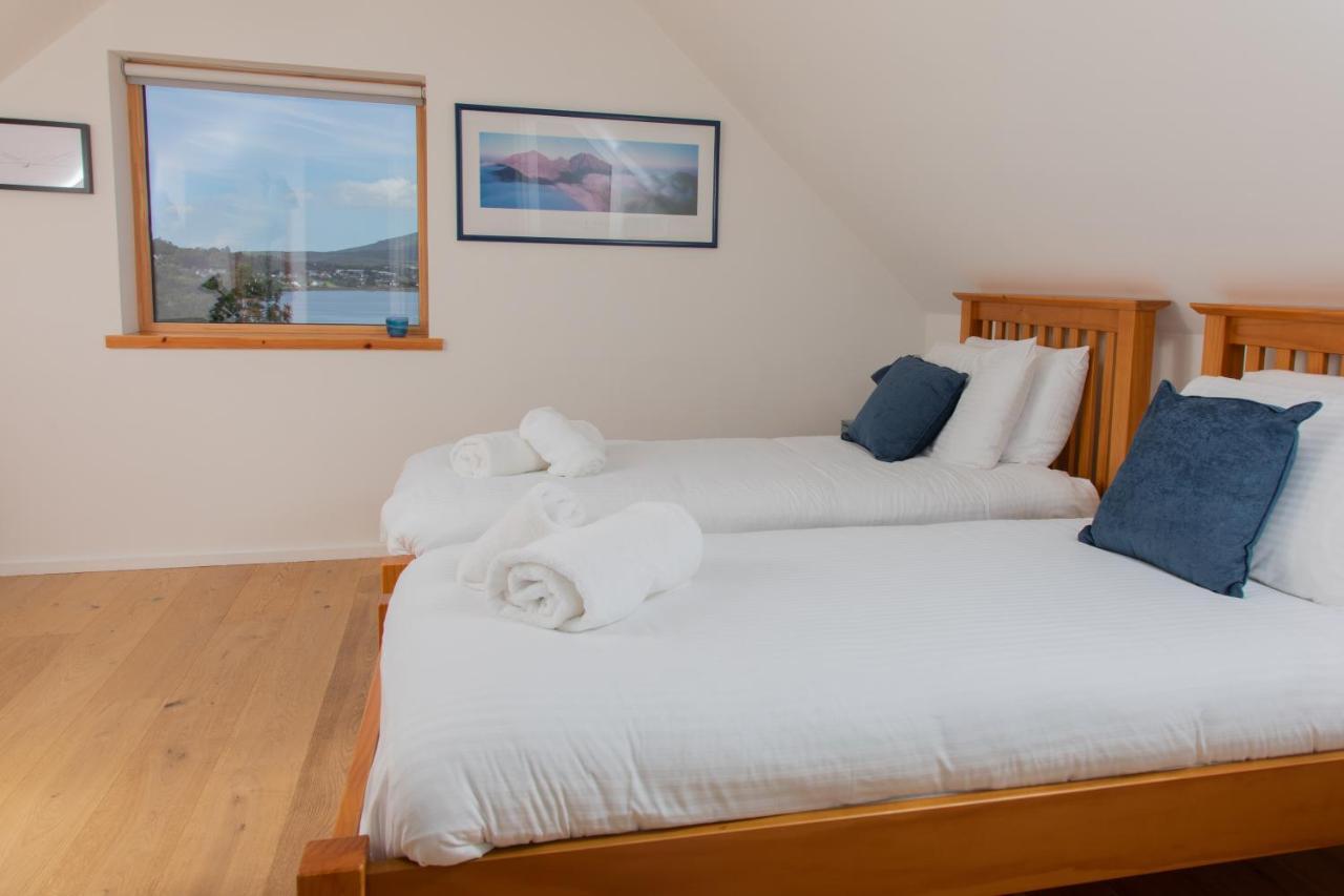 Cuillrigh - Luxury House, Loch & Mountain Views Villa Portree Bagian luar foto